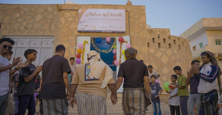 مؤسسة توكل كرمان تزور سقطرى وتحقق حلم شاب وتغير حياته نحو الأفضل